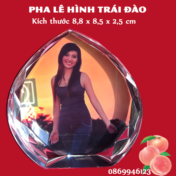 Pha lê hình trái đào in hình